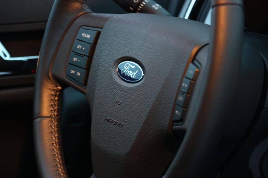  Ford Focus SES Coupe 2009 года  (фото 26 из 39)